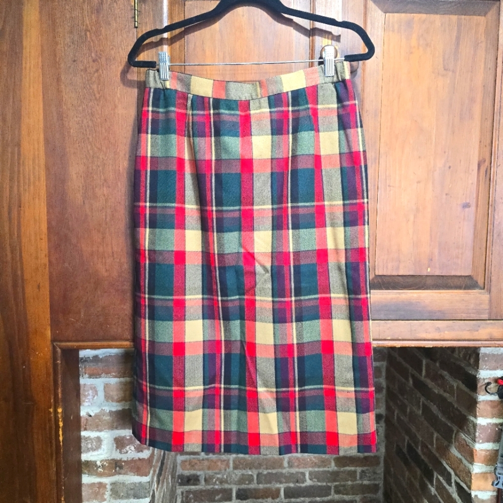 100% Wool Vintage Plaid Skirt Woodstock by Bernard - 12- Made in USA - Red Green